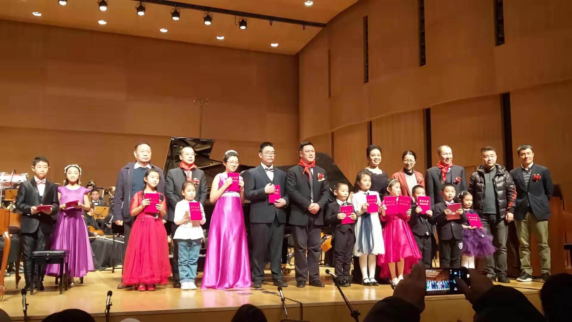You are currently viewing 找律师网公益顾问受邀担任“耀我中华盛世华章青少年公益交响音乐会”颁奖嘉宾